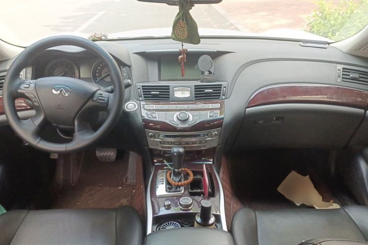 Used Infiniti Q70 2013 Q70L 2.5L Comfort Edition Center Console