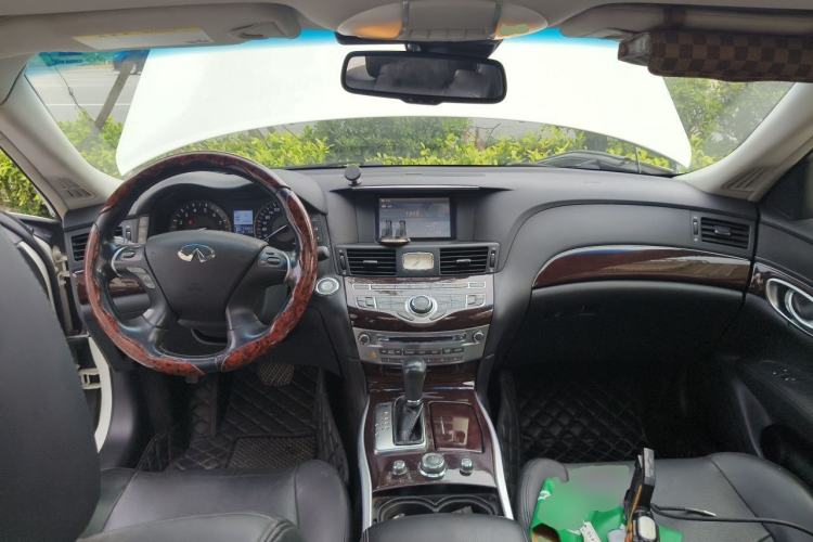 Used Infiniti Q70 2013 Q70L 2.5L Comfort Edition Center Console