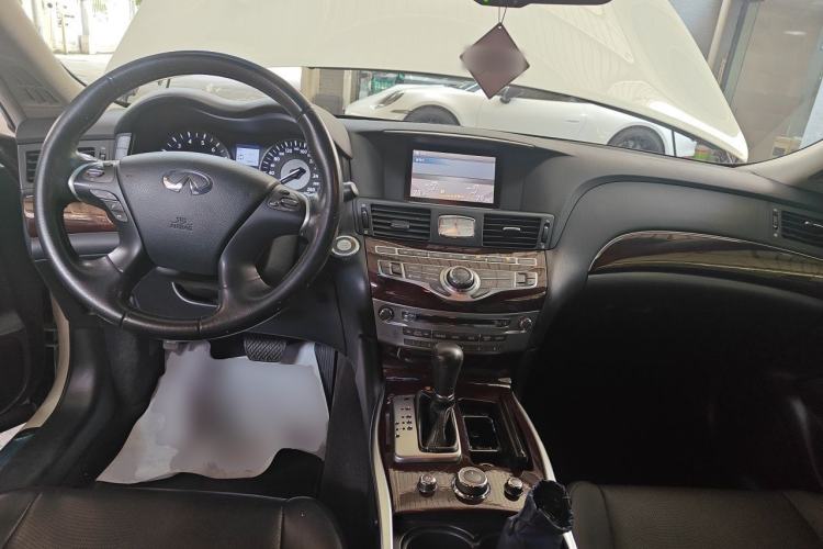 Used Infiniti Q70 2013 Q70L 2.5L Comfort Edition Center Console