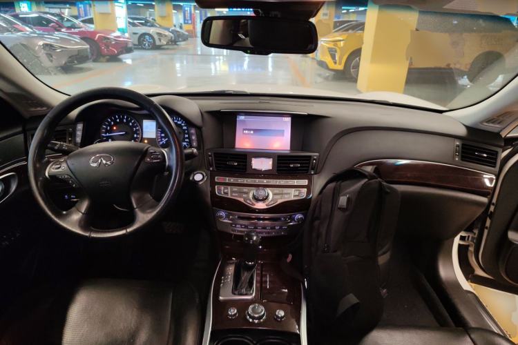 Used Infiniti Q70 2013 Q70L 2.5L Elegance Edition Center Console