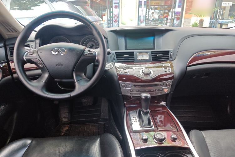 Used Infiniti Q70 2013 Q70L 2.5L Comfort Edition Center Console