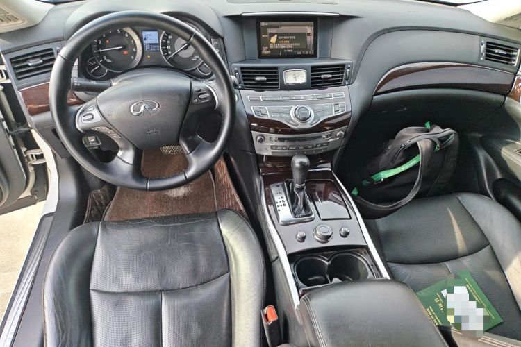 Used Infiniti Q70 2013 Q70L 2.5L Comfort Edition Center Console