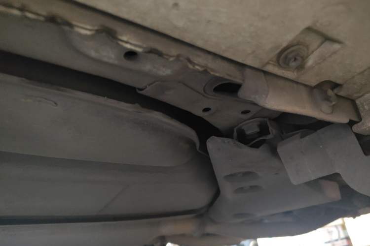 Used Infiniti Q70 2013 Q70L 2.5L Comfort Edition Chassis Rear Left