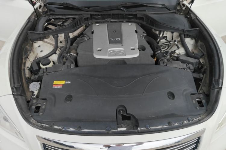 Used Infiniti Q70 2013 Q70L 2.5L Elegance Edition Engine Bay