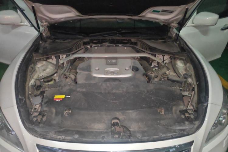 Used Infiniti Q70 2013 Q70L 2.5L Elegance Edition Engine Bay