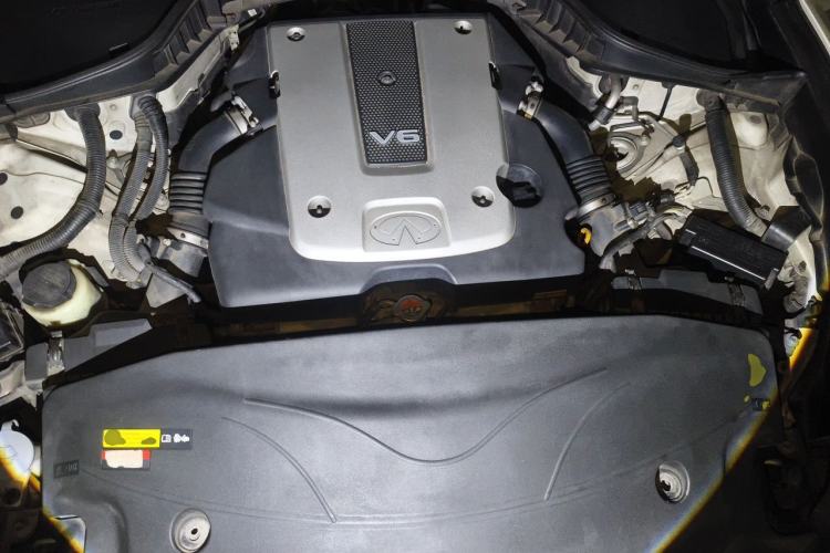 Used Infiniti Q70 2013 Q70L 2.5L Elegance Edition Engine Bay