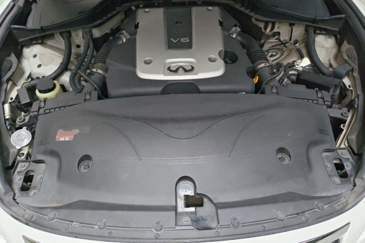 Used Infiniti Q70 2013 Q70L 2.5L Elegance Edition Engine Bay
