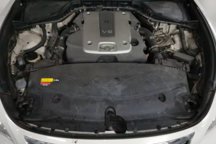 Used Infiniti Q70 2013 Q70L 2.5L Elegance Edition Engine Bay