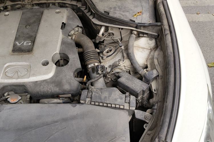 Used Infiniti Q70 2013 Q70L 2.5L Comfort Edition Engine Bay Left