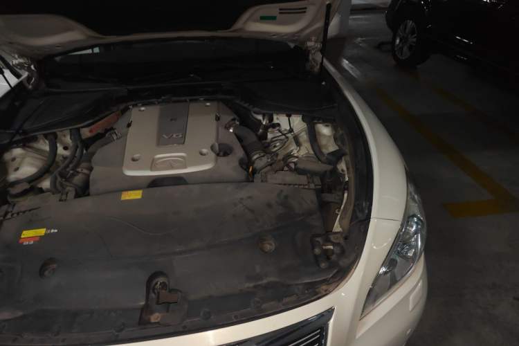 Used Infiniti Q70 2013 Q70L 2.5L Elegance Edition Engine Bay Left