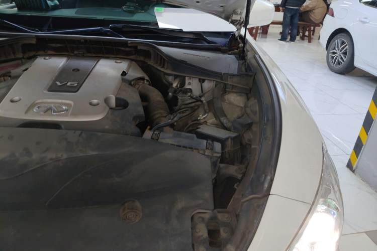 Used Infiniti Q70 2013 Q70L 2.5L Comfort Edition Engine Bay Left