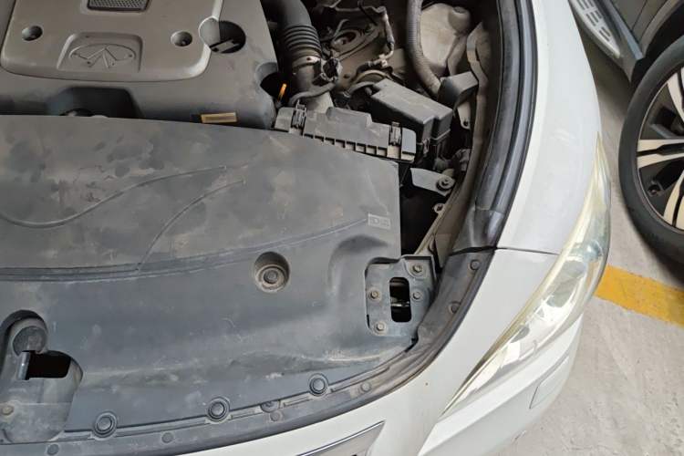 Used Infiniti Q70 2013 Q70L 2.5L Comfort Edition Engine Bay Left