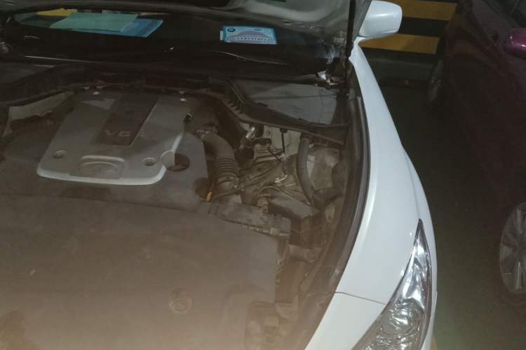 Used Infiniti Q70 2013 Q70L 2.5L Elegance Edition Engine Bay Left
