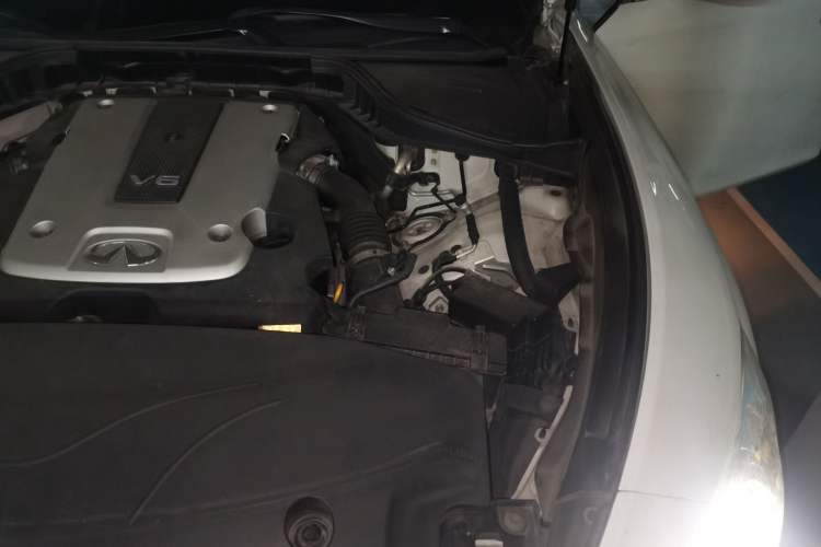Used Infiniti Q70 2013 Q70L 2.5L Comfort Edition Engine Bay Left