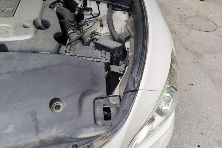 Used Infiniti Q70 2013 Q70L 2.5L Comfort Edition Engine Bay Left