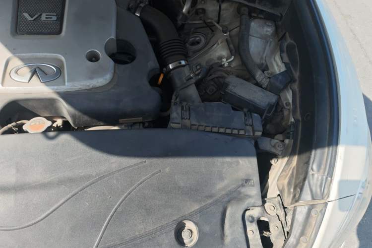 Used Infiniti Q70 2013 Q70L 2.5L Comfort Edition Engine Bay Left