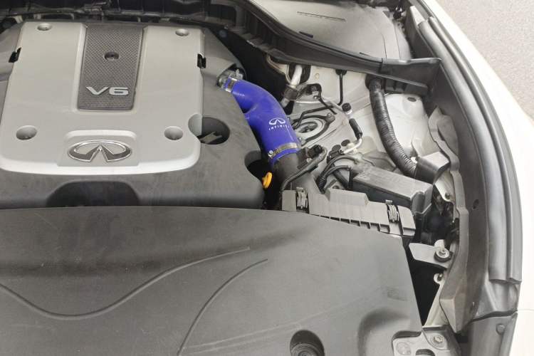 Used Infiniti Q70 2013 Q70L 2.5L Comfort Edition Engine Bay Left