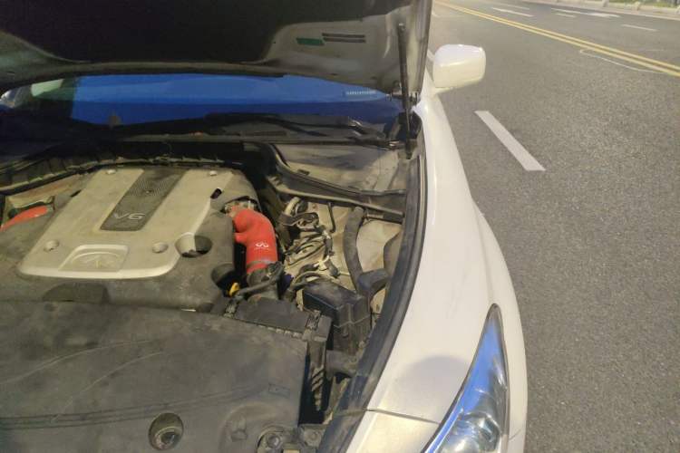 Used Infiniti Q70 2013 Q70L 2.5L Comfort Edition Engine Bay Left