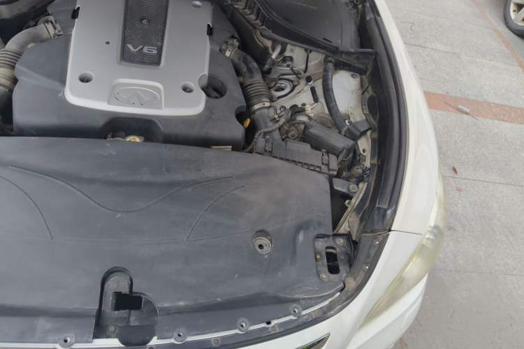 Used Infiniti Q70 2013 Q70L 2.5L Comfort Edition Engine Bay Left