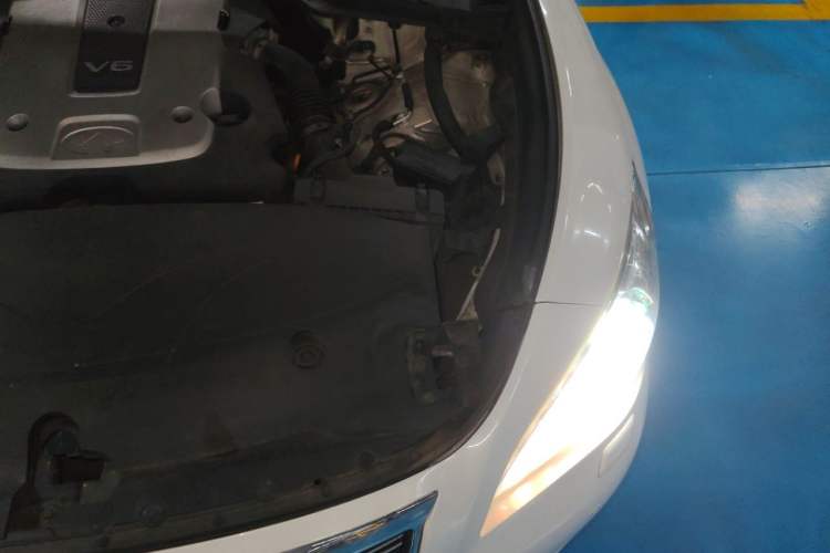 Used Infiniti Q70 2013 Q70L 2.5L Comfort Edition Engine Bay Left