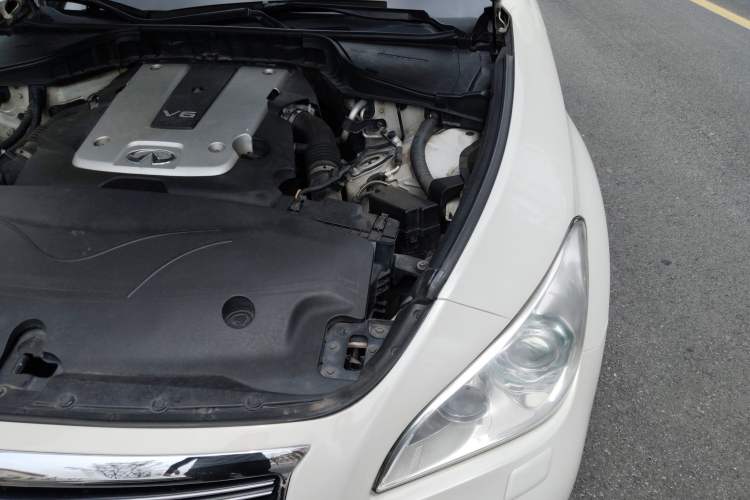 Used Infiniti Q70 2013 Q70L 2.5L Comfort Edition Engine Bay Left
