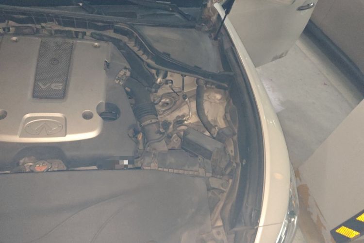 Used Infiniti Q70 2013 Q70L 2.5L Elegance Edition Engine Bay Left