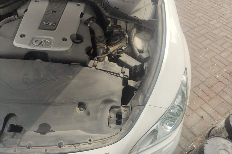 Used Infiniti Q70 2013 Q70L 2.5L Comfort Edition Engine Bay Left