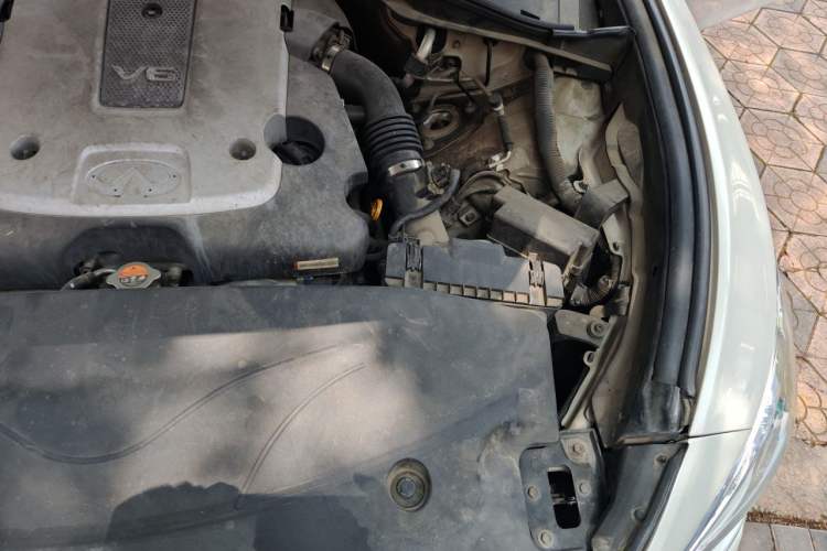 Used Infiniti Q70 2013 Q70L 2.5L Comfort Edition Engine Bay Left