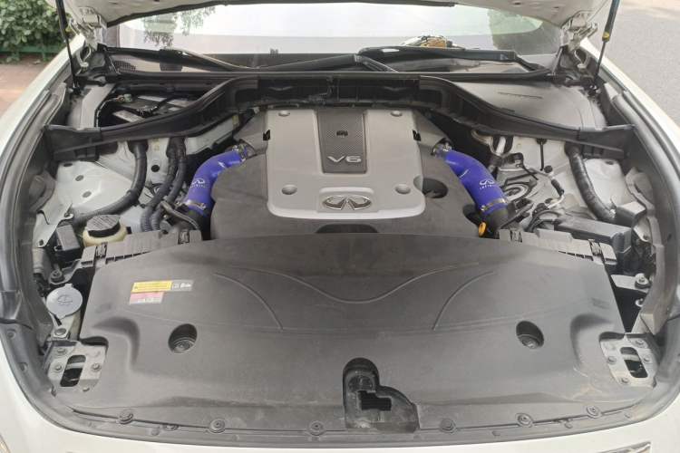 Used Infiniti Q70 2013 Q70L 2.5L Comfort Edition Engine Bay