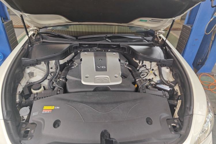 Used Infiniti Q70 2013 Q70L 2.5L Comfort Edition Engine Bay
