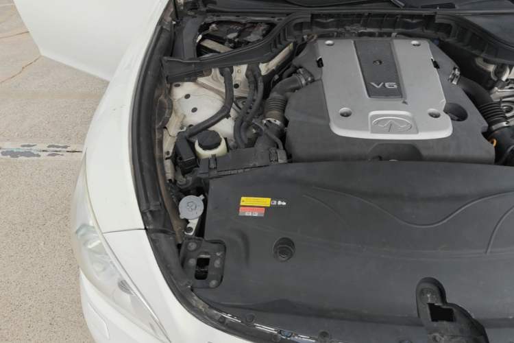 Used Infiniti Q70 2013 Q70L 2.5L Elegance Edition Engine Bay Right