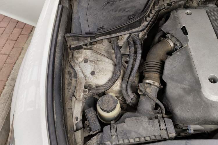 Used Infiniti Q70 2013 Q70L 2.5L Comfort Edition Engine Bay Right