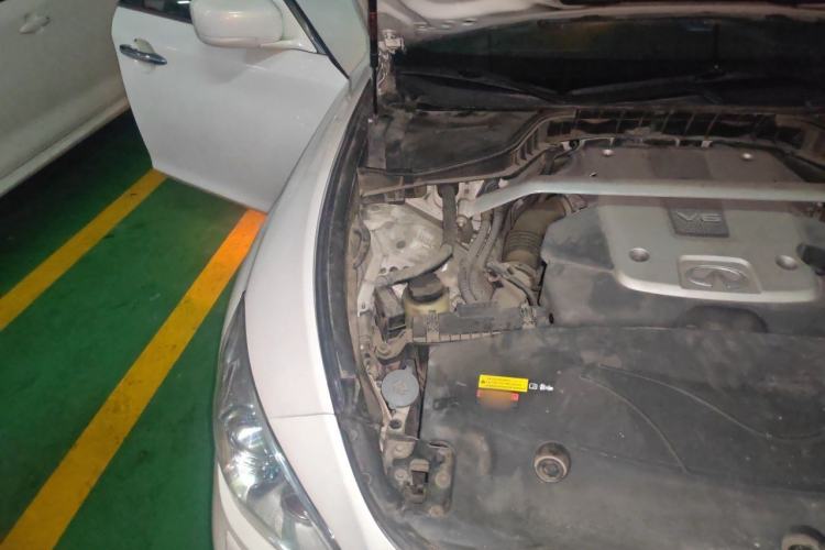 Used Infiniti Q70 2013 Q70L 2.5L Elegance Edition Engine Bay Right