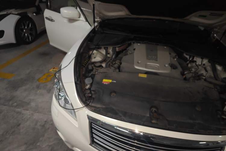 Used Infiniti Q70 2013 Q70L 2.5L Elegance Edition Engine Bay Right
