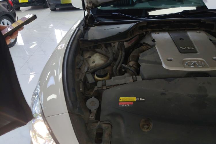 Used Infiniti Q70 2013 Q70L 2.5L Comfort Edition Engine Bay Right