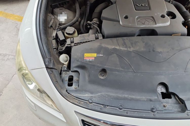 Used Infiniti Q70 2013 Q70L 2.5L Comfort Edition Engine Bay Right