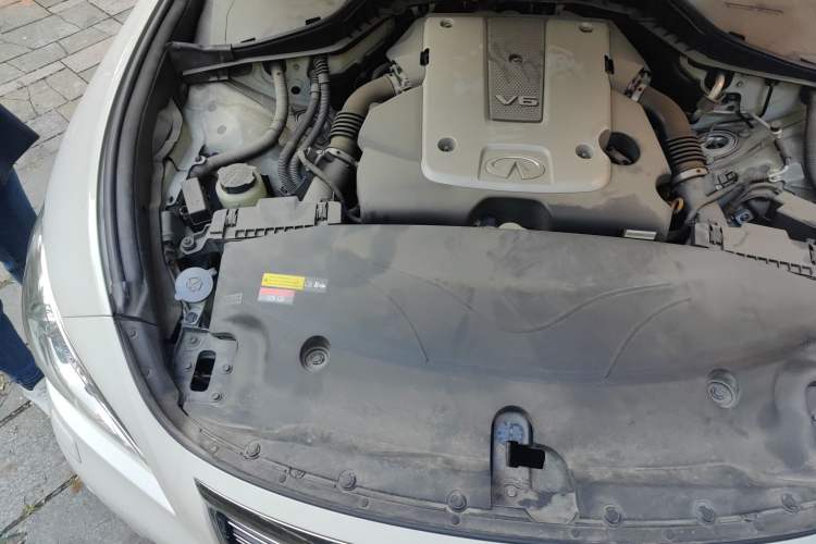 Used Infiniti Q70 2013 Q70L 2.5L Comfort Edition Engine Bay Right