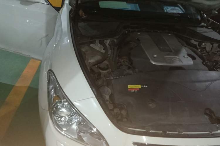 Used Infiniti Q70 2013 Q70L 2.5L Elegance Edition Engine Bay Right