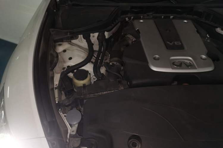 Used Infiniti Q70 2013 Q70L 2.5L Comfort Edition Engine Bay Right