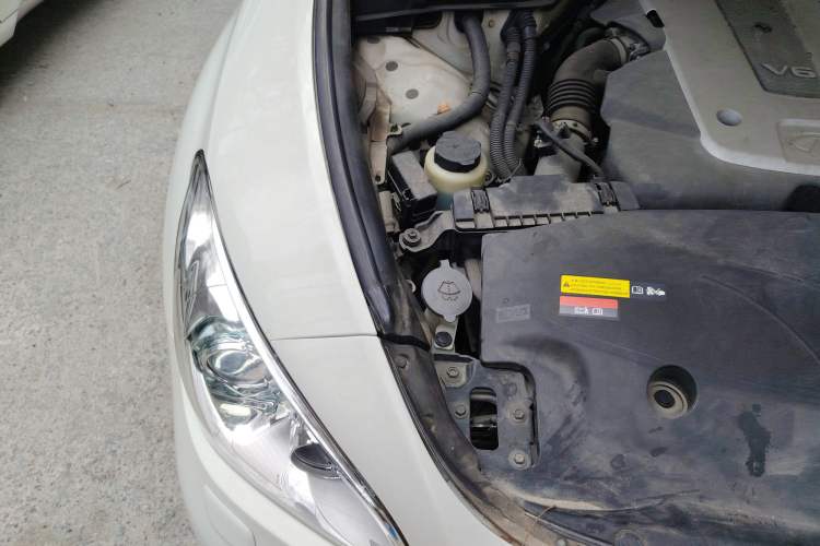 Used Infiniti Q70 2013 Q70L 2.5L Comfort Edition Engine Bay Right