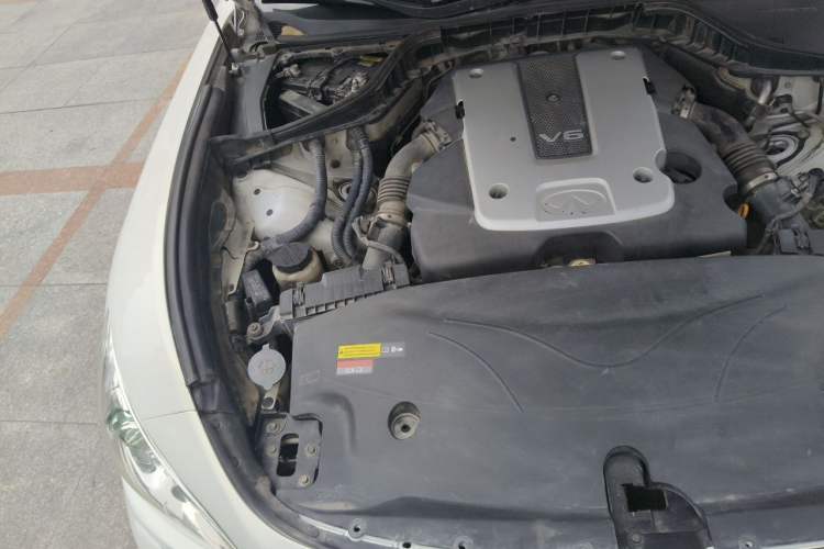Used Infiniti Q70 2013 Q70L 2.5L Comfort Edition Engine Bay Right