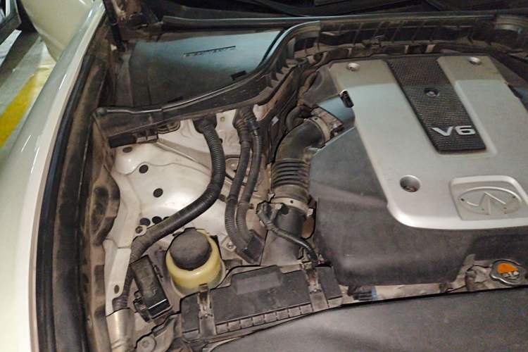 Used Infiniti Q70 2013 Q70L 2.5L Luxury Edition Engine Bay Right
