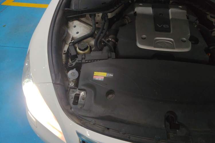 Used Infiniti Q70 2013 Q70L 2.5L Comfort Edition Engine Bay Right