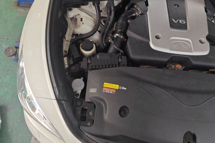 Used Infiniti Q70 2013 Q70L 2.5L Comfort Edition Engine Bay Right