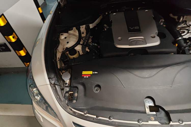 Used Infiniti Q70 2013 Q70L 2.5L Comfort Edition Engine Bay Right