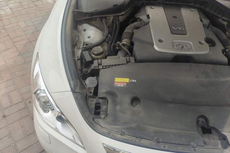 Used Infiniti Q70 2013 Q70L 2.5L Comfort Edition Engine Bay Right