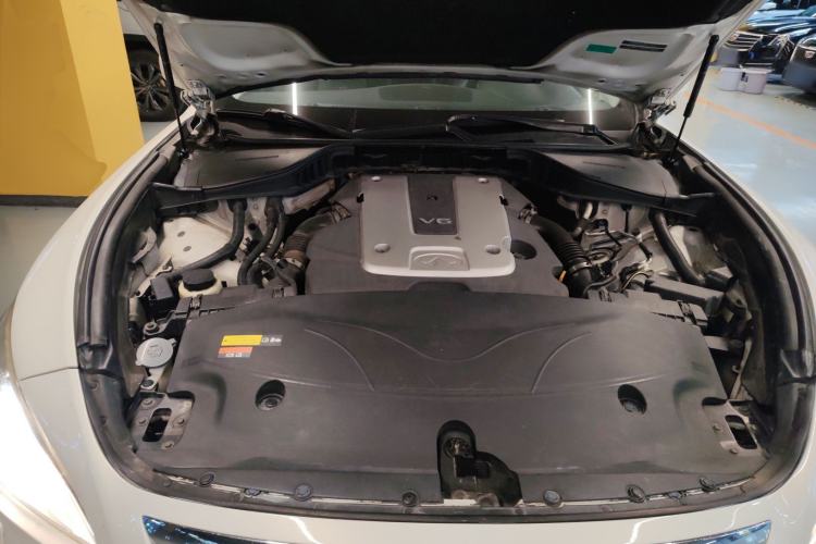 Used Infiniti Q70 2013 Q70L 2.5L Elegance Edition Engine Bay