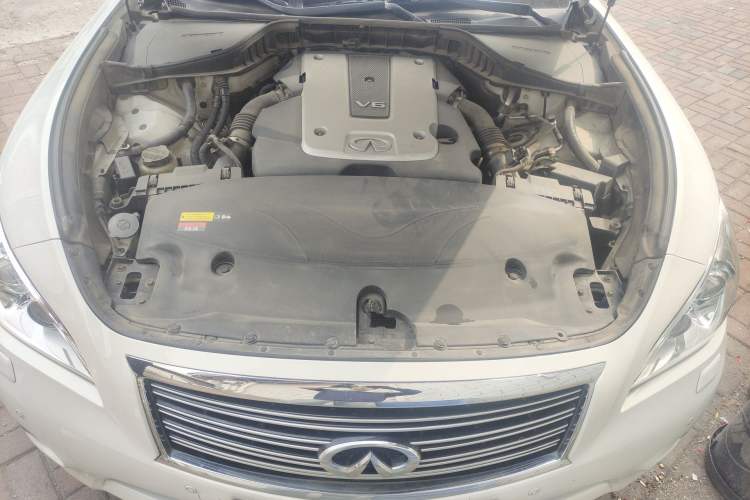 Used Infiniti Q70 2013 Q70L 2.5L Comfort Edition Engine Bay