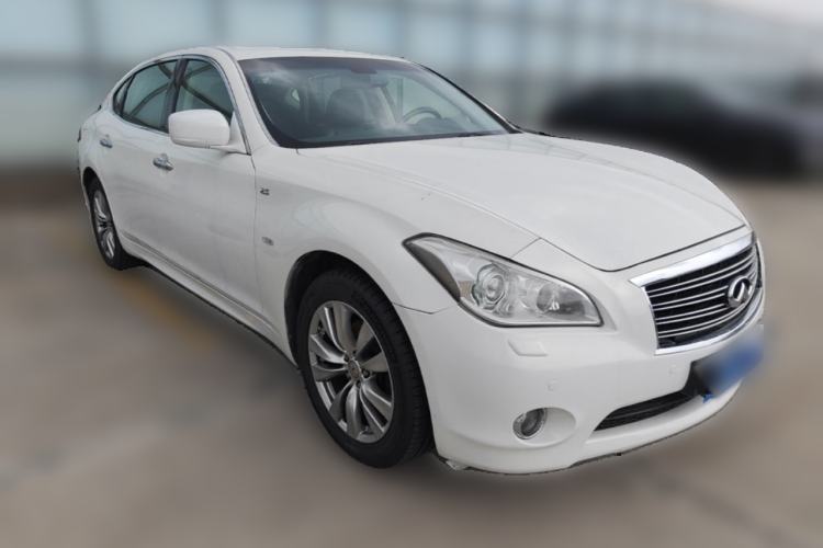 Used Infiniti Q70 2013 Q70L 2.5L Elegance Edition Front Right 45 Deg