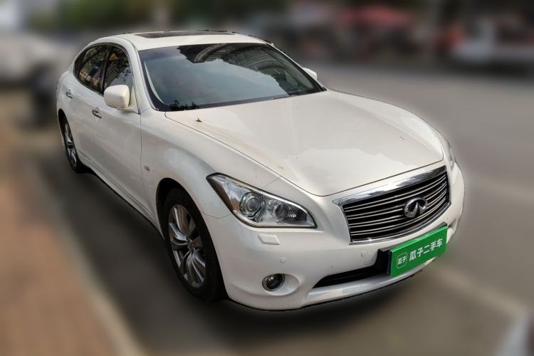 Used Infiniti Q70 2013 Q70L 2.5L Comfort Edition Front Right 45 Deg